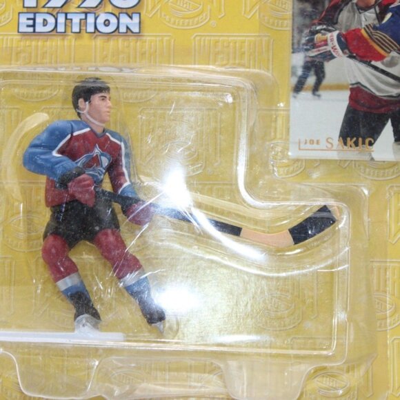 Starting Lineup 1996 Joe Sakic NHLPA Figure - Picture 2 of 3